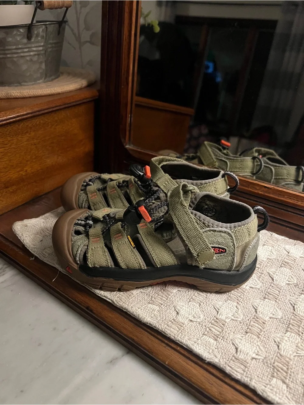 KEEN Classic Newport H2 Outdoor Athletic Hiking Sandals Green Brown‎ Boy's Sz 12